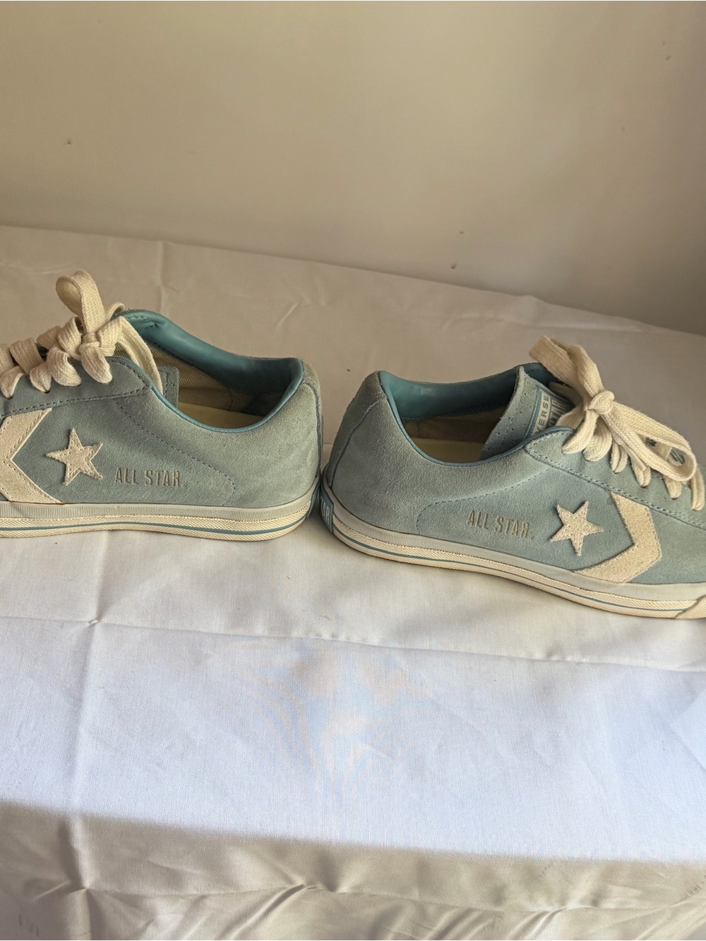 Converse Women’s AllStar Suede Sneakers in Pale Blue and Cream Size 8 - Picture 4 of 5